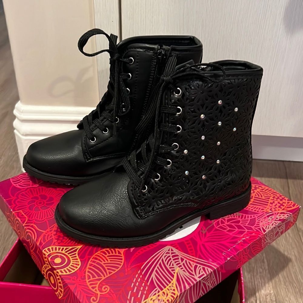 Black sparkly stone boots